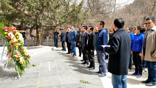 民建兰州市委和兰州市科协联合开展清明节前吊唁革命烈士活动3_副本.jpg